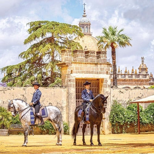 Dos Jinetes en el patio del Alcázar de Jerez - Yeguada de la Cartuja - Hierro del Bocado - Ignacio Alvar-Thomas